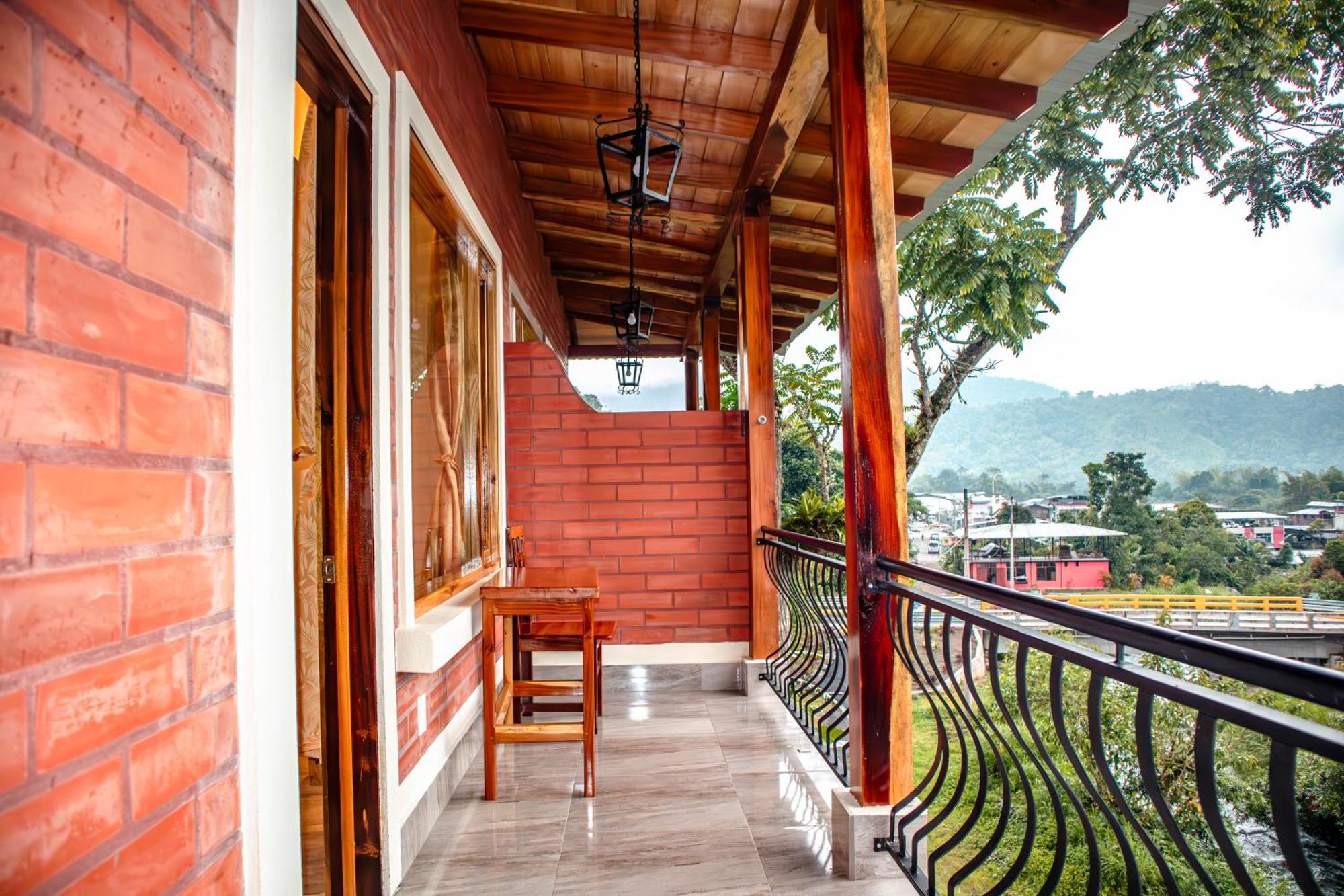 La Casa De Cecilia Mindo Hostel ภายนอก รูปภาพ